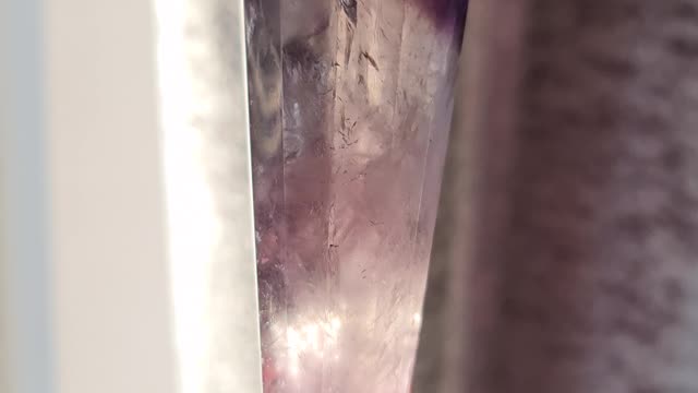 Amethyst Crystal Vogel