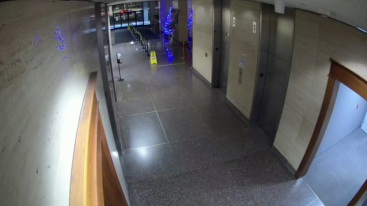 8003FCOB01ElevatorLobby_2021-01-05_00h20min00s843ms.mp4