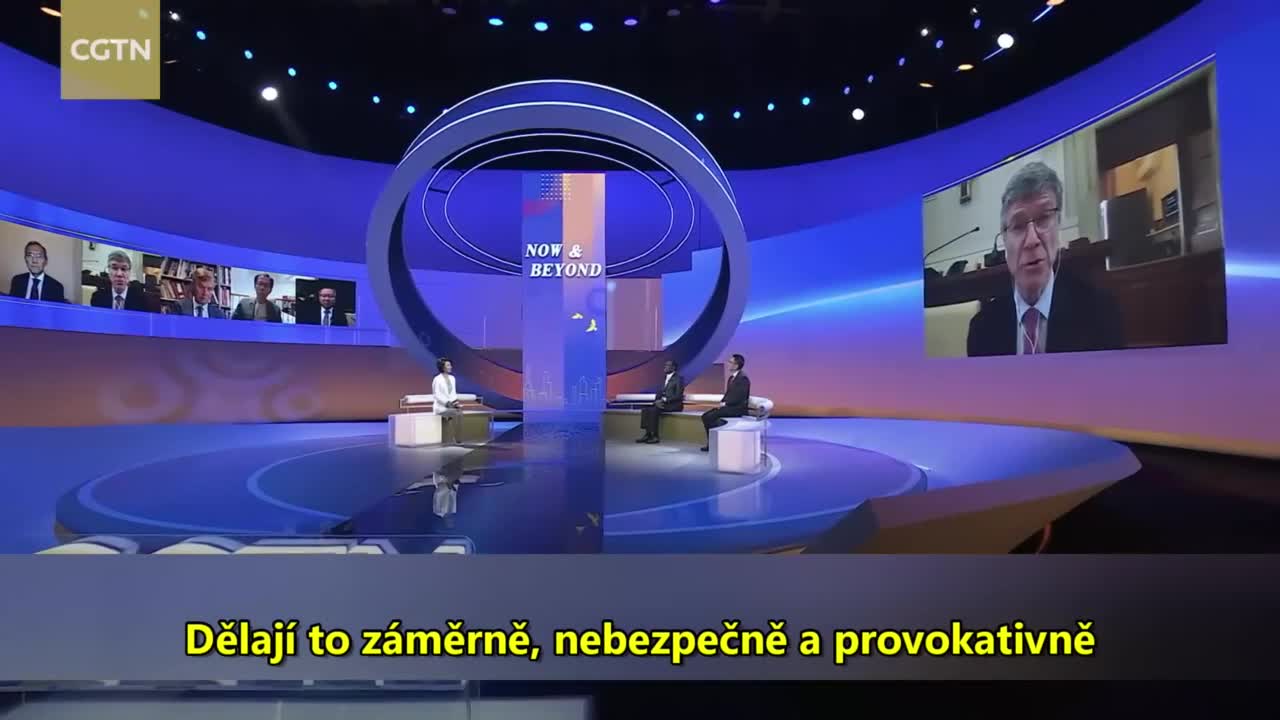 Jeffrey Sachs v čínské televizi.
