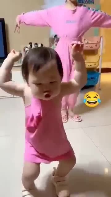 Cute babies funny dance🤩🤩