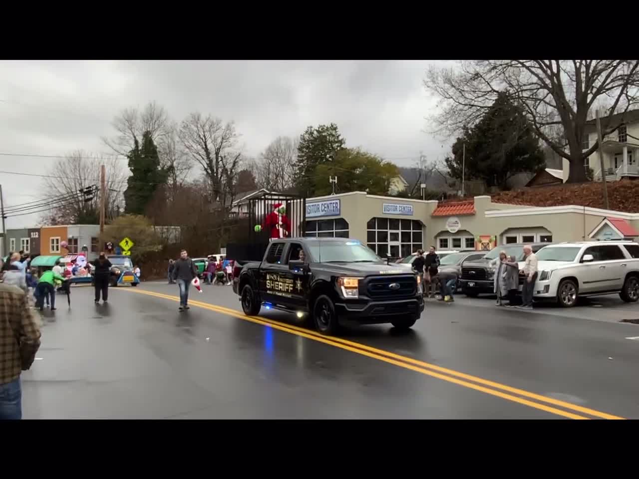 NW NC 12/3/22 Burnsville North Carolina Christmas parade ❤️ ✝️ 🎅 🎄