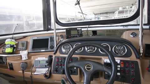 2004 Carver 444 Cockpit Motor Yacht