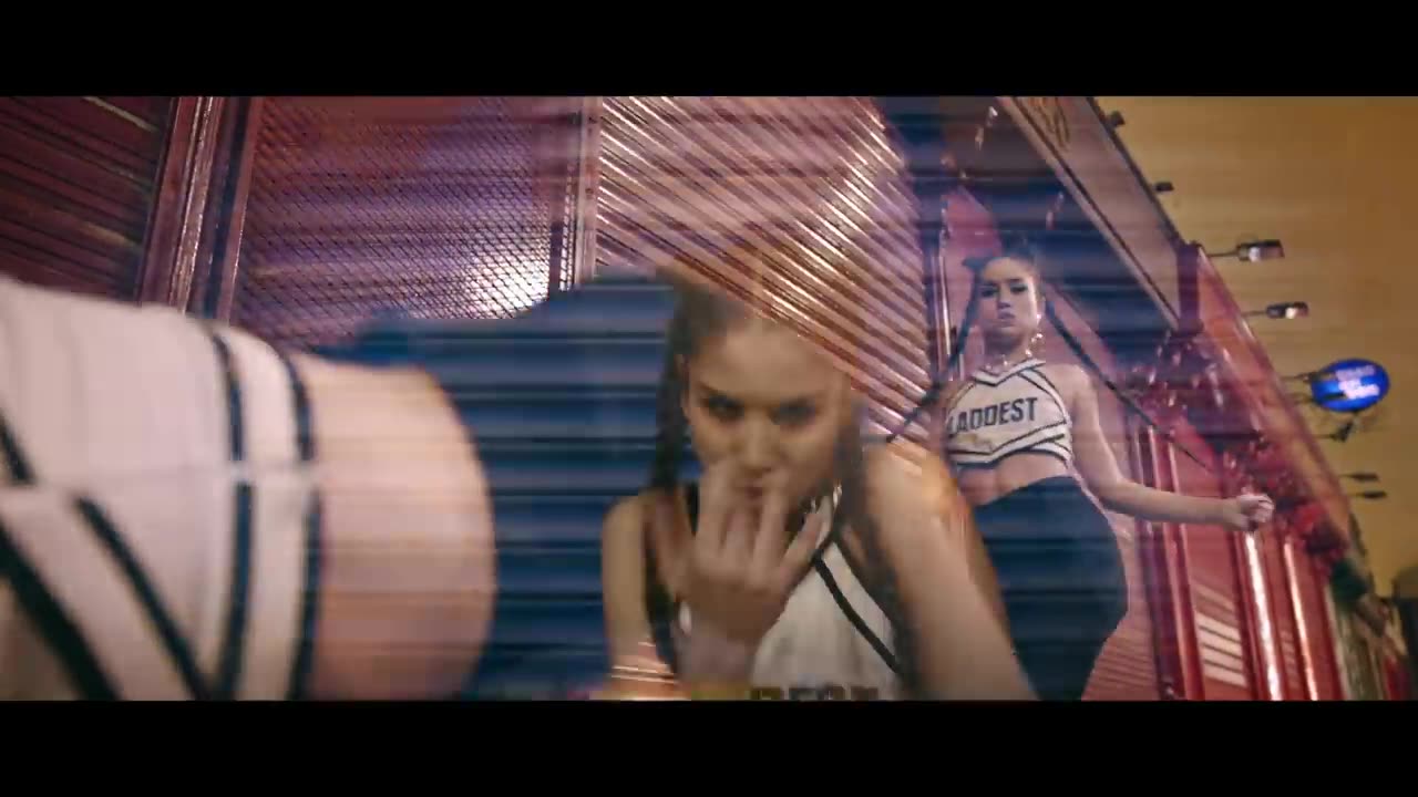 Bizzey_Feat._Jozo_&_Kraantje_Pappie_-_Traag_(Official_Video)(720p)