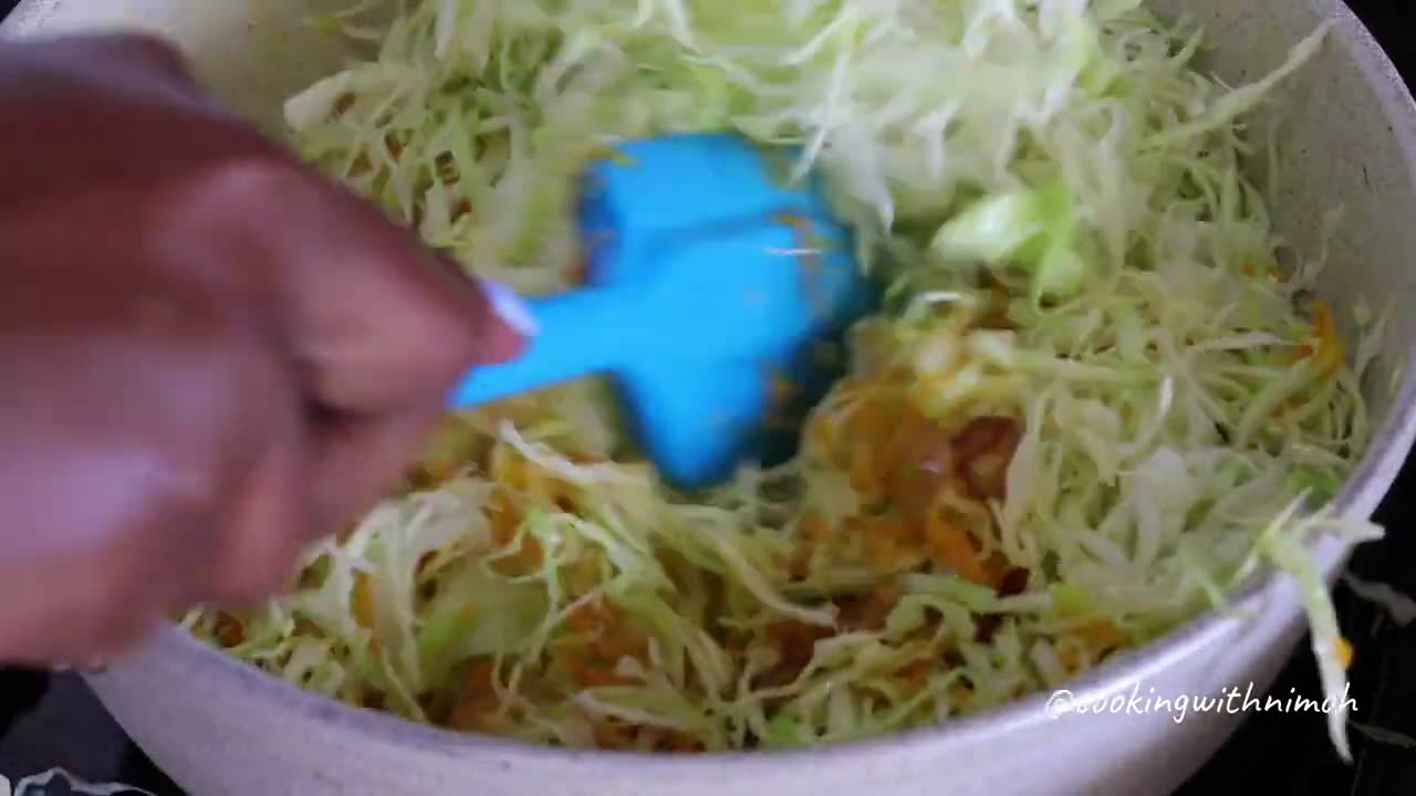 Simple and delicious sauteed cabbage