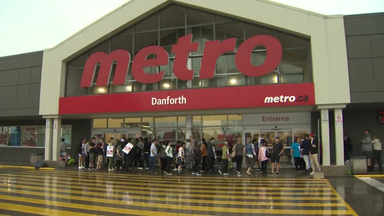 27 Toronto Grocery Stores Closed: Strikers want more money