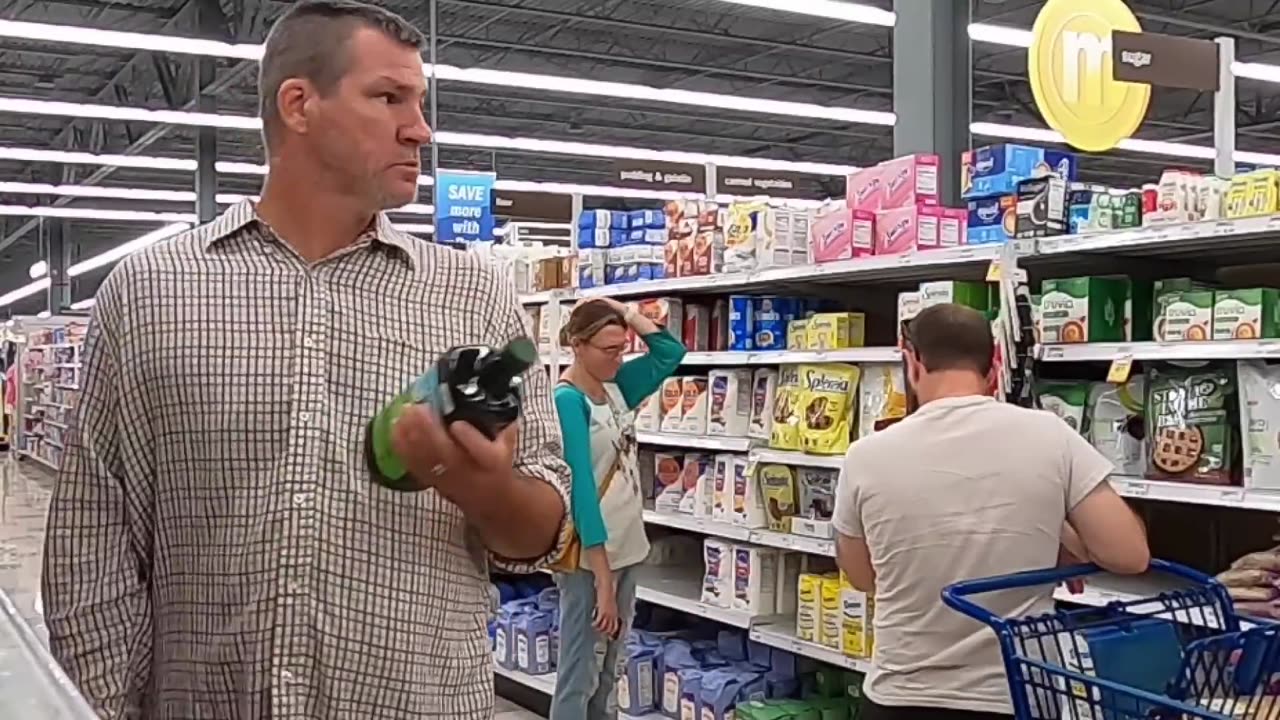 Farting in Public with Amazing Reaction