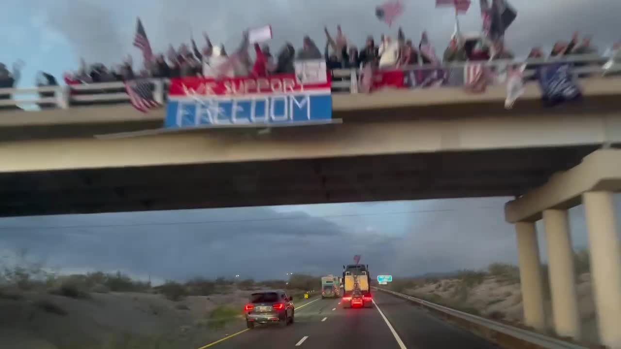 An Overpass Full of Convoy Supporters Show Their Support for the Truckers Passing Through Arizona