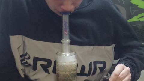 The world's worst bong rip