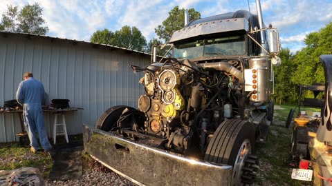 BREAKING DOWN a CAT 3406E MOTOR in a 2000 FREIGHTLINER CLASSIC - VIDEO 01