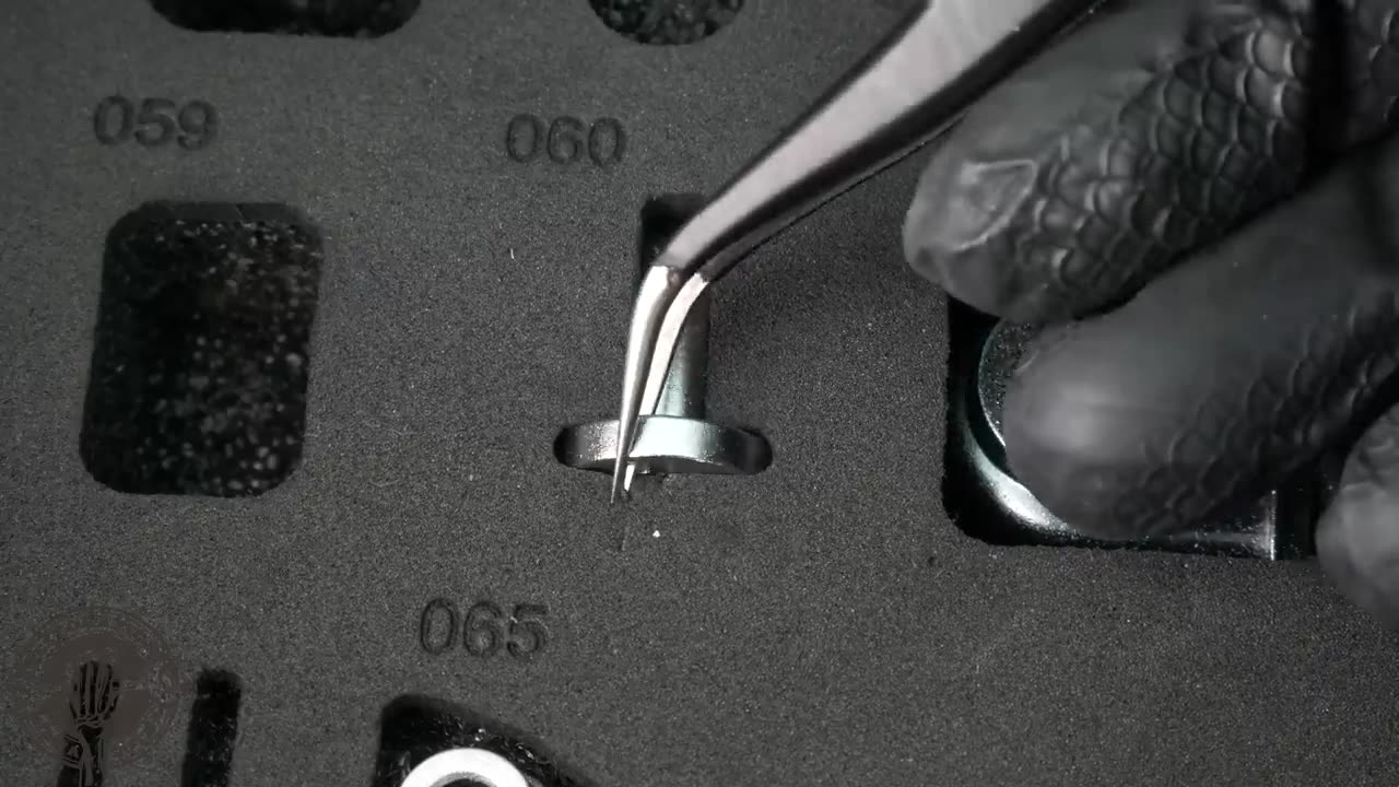 Building of a miniature 4-cylinder diesel engine --- AF invention