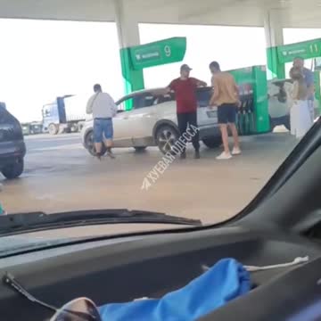 V Oděse se vedou pěstní souboje o plnou nádrž u benzinek