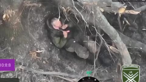 Russian Soldier Uses Tourniquet in Way Not Approved by Manufacturer