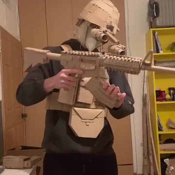 Cardboard M4A1
