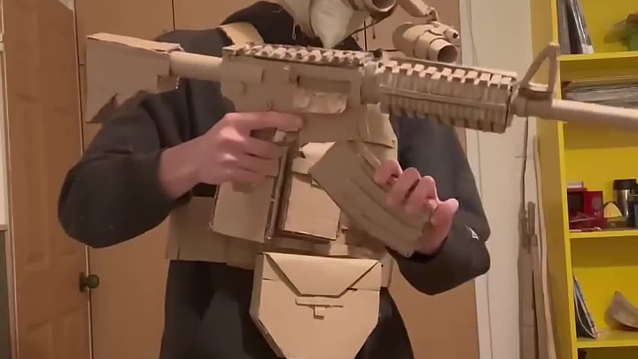 Cardboard M4A1