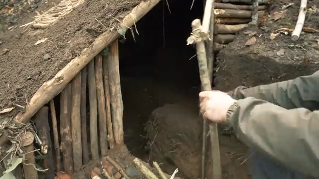 Building complete and warm survival shelter _ Bushcraft earth hut, grass roof & fireplace with clay.