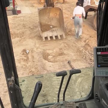 Women in construction! #USA #Canada #Germany #Viral #Trending #Famous #ViralVideo #Todaytrending