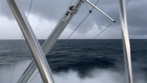 The 80 eating 7ft waves like it's nothing