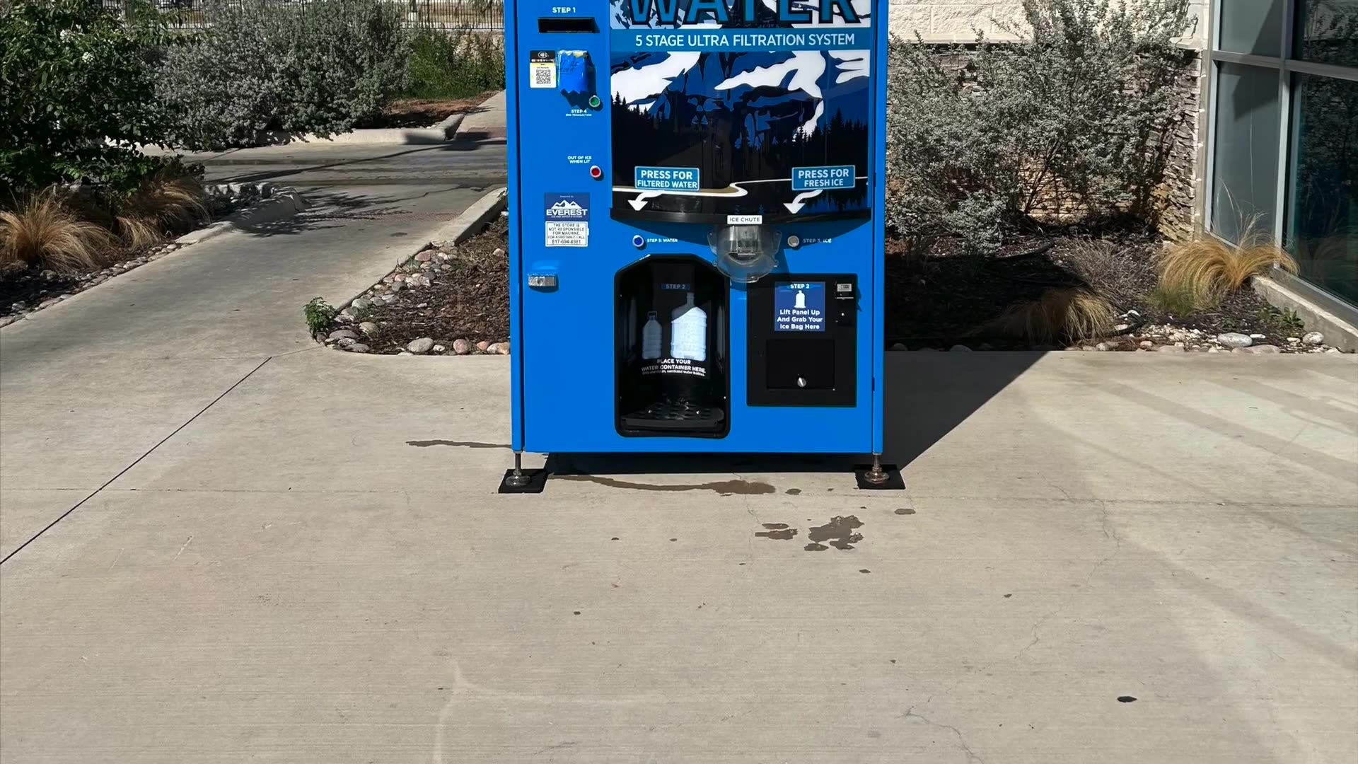 2023 Everest Ice VX4 Bagged Ice and Filtered Water Vending Machine For