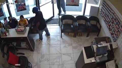 Would-be Robber Completely Ignored In Atlanta Nail Salon