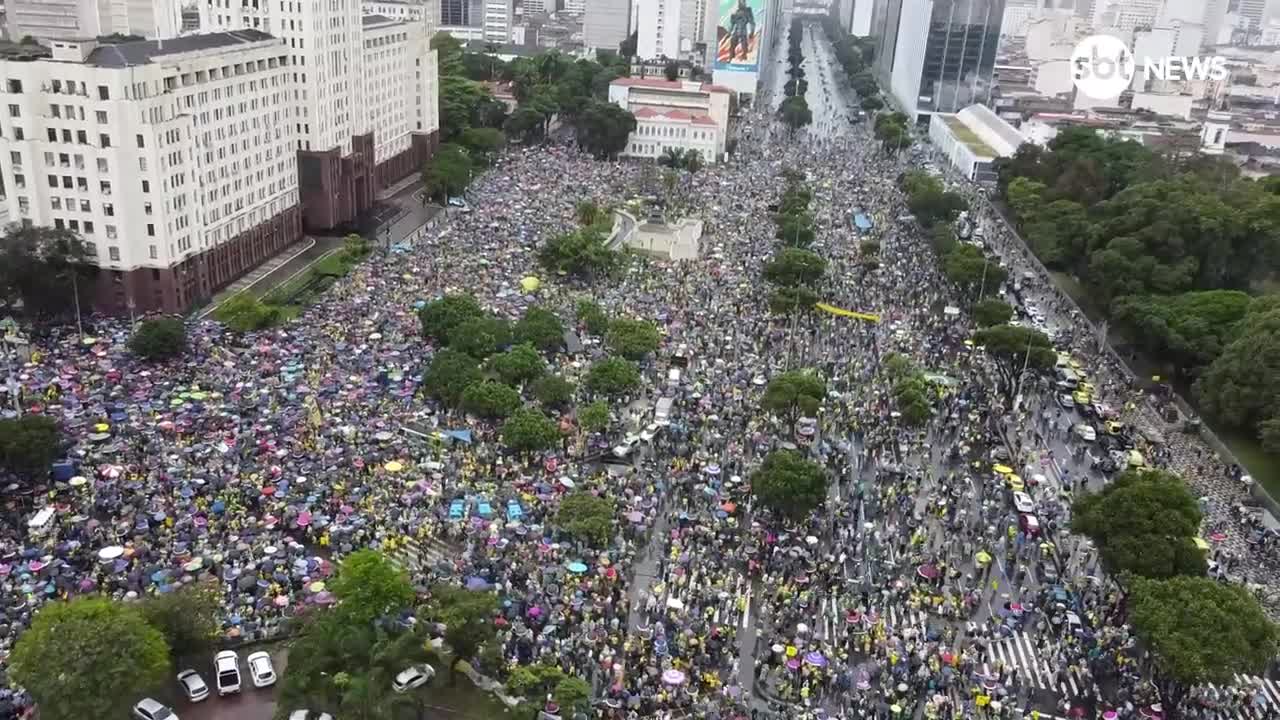 Manifestantes aliados a Bolsonaro vão às ruas no Rio de Janeiro