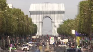Pedestrians replace vehicles as Paris goes car-free