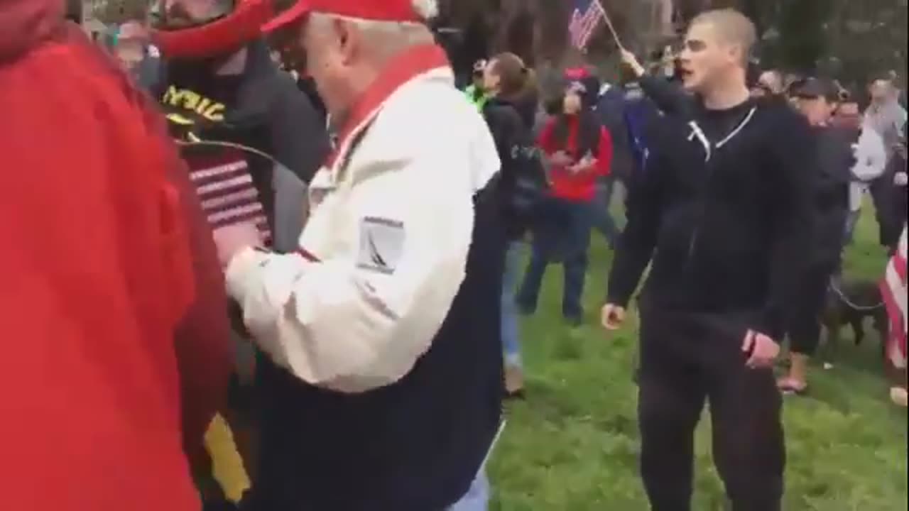 March 4 2017 Battle for Berkeley II 1.4 Antifa pepper sprays an old man and then they cheer