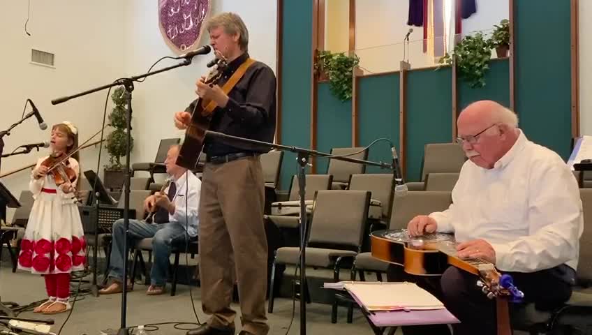 Angels we have Heard on High - 8 year old Elizabeth Ayres with Dean Johnson, Jack Metzger, and Charlie Fournier