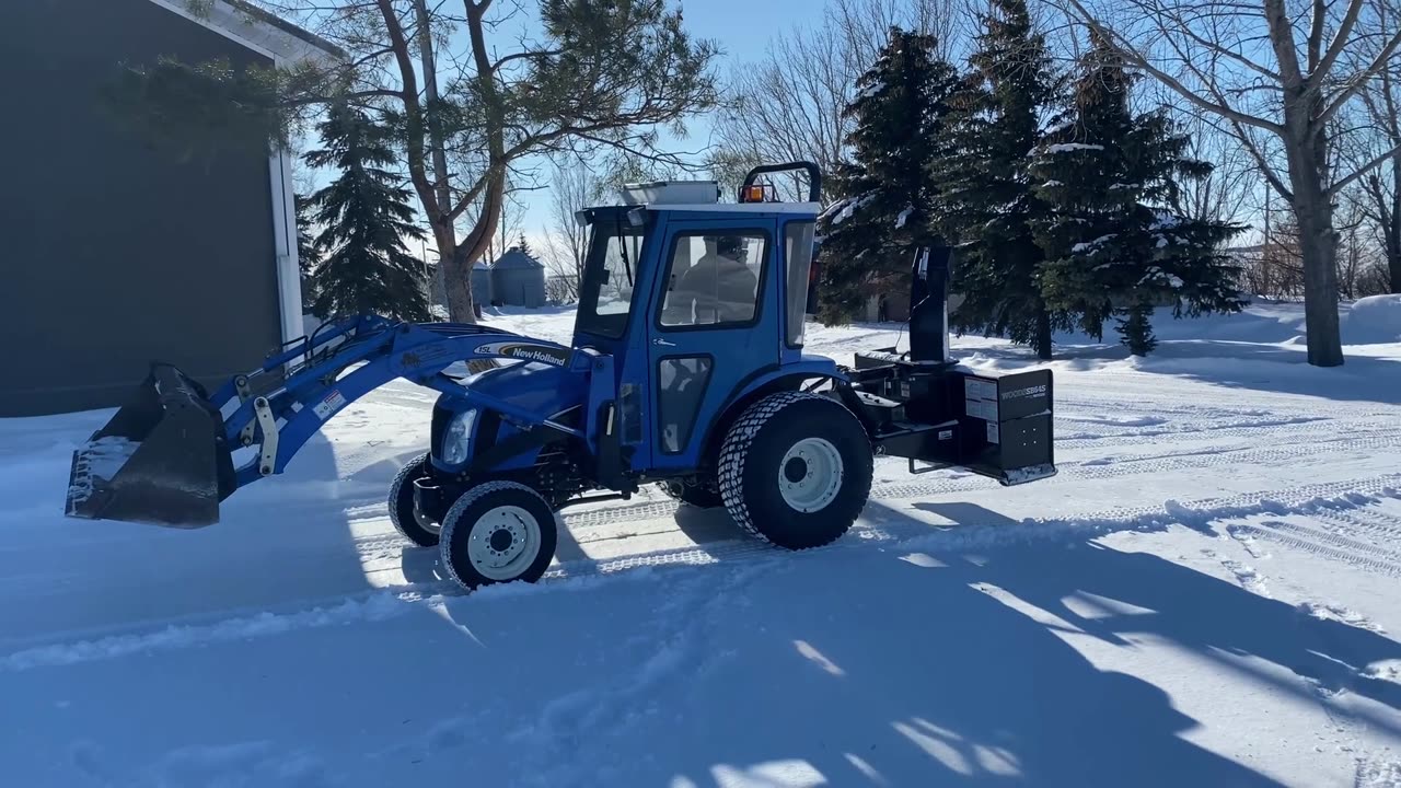 New Holland TC33DA cleaning snow