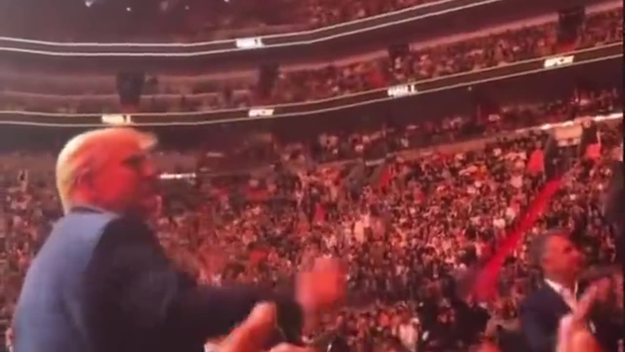Massive crowd at UFC Miami chants “U-S-A” after President Trump greets crowd