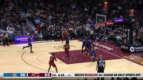 Donovan Mitchell must have glue on his hands after crazy one handed rebound vs Magic