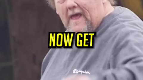 Delivering Pizza to A Random Person House Just to Check The Reaction..