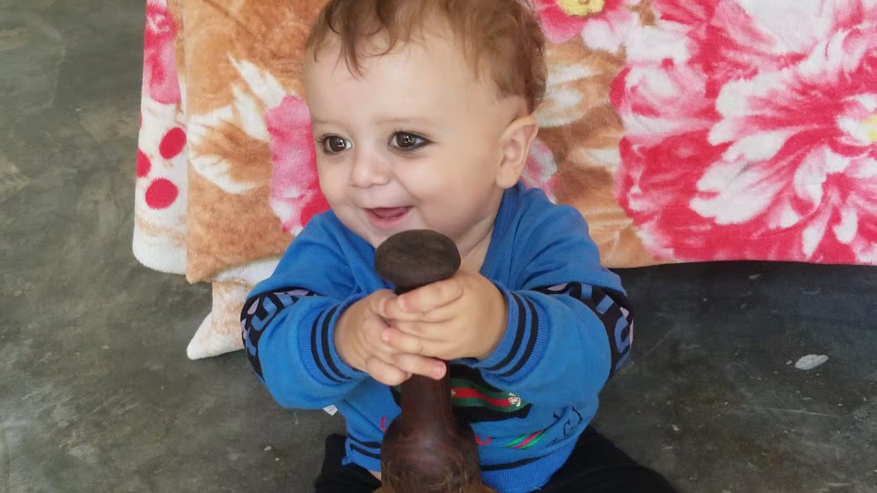 Sofian khan in happy mood Enjoying #cutebaby #kidsvideo