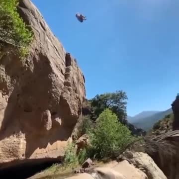 Spectaculare jump from heights without any fear