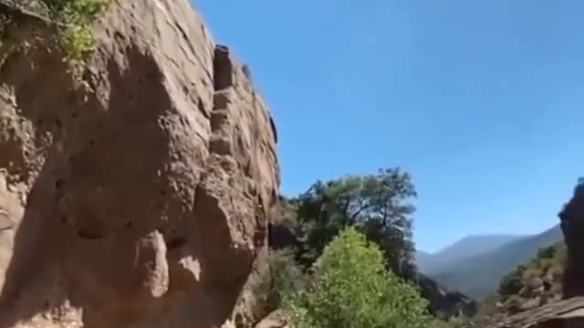 Spectaculare jump from heights without any fear
