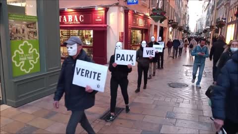 Les Masques Blancs Toulon Action Pancartes le 18 décembre