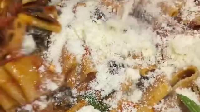 Paccheri alla Siciliana , questo lunedì inizia a piacermi