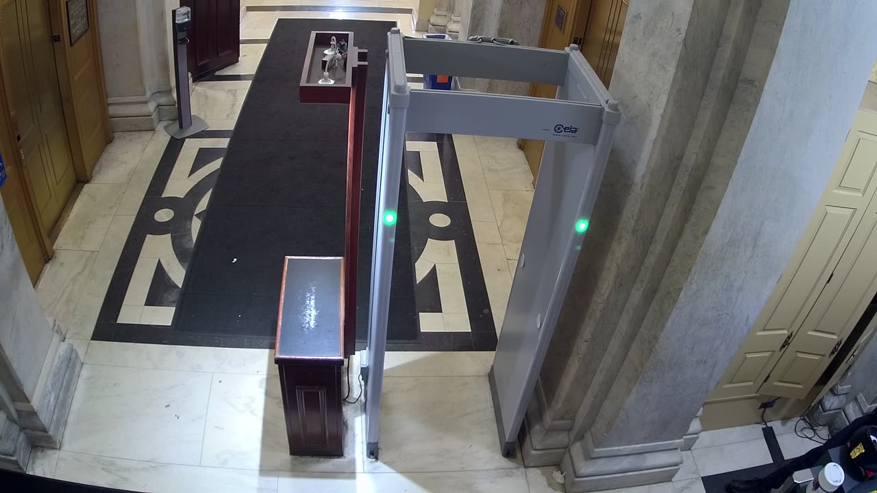 0163USCH01HouseCarriageDoor_2021-01-06_10h02min30s323ms.mp4