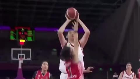 16 y/o Zhang Ziyu, the 7’5” female basketball player, barely sweat during her debut for Team China