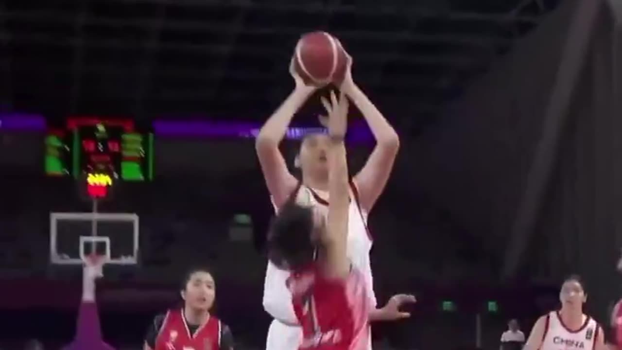 16 y/o Zhang Ziyu, the 7’5” female basketball player, barely sweat during her debut for Team China