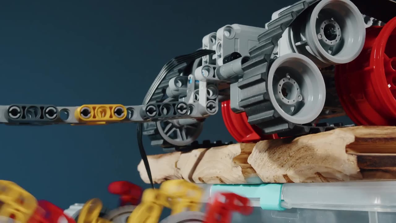 Tires vs Tracks - Lego Technic