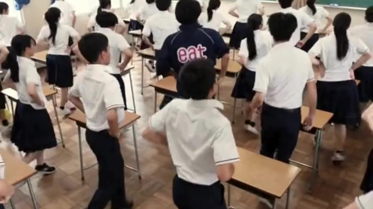 Watch: Students Dance in Class When Teacher Isn’t Looking! 🕺💃