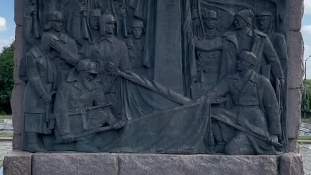 Latvia's Soviet monument destroyed while the one in Chernihiv Ukraine is still standing