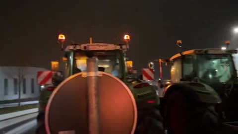 German Farmers BLOCK Warehouses of Amazon, Aldi and Lidl