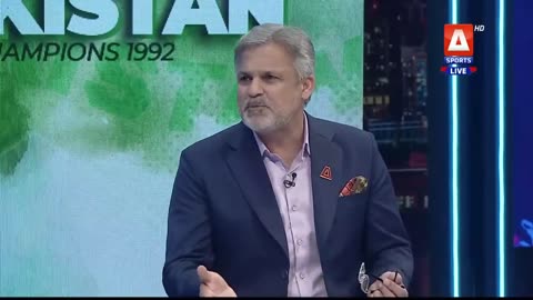 Legendary pacer wasimakram lashes out at pakistan taem upset