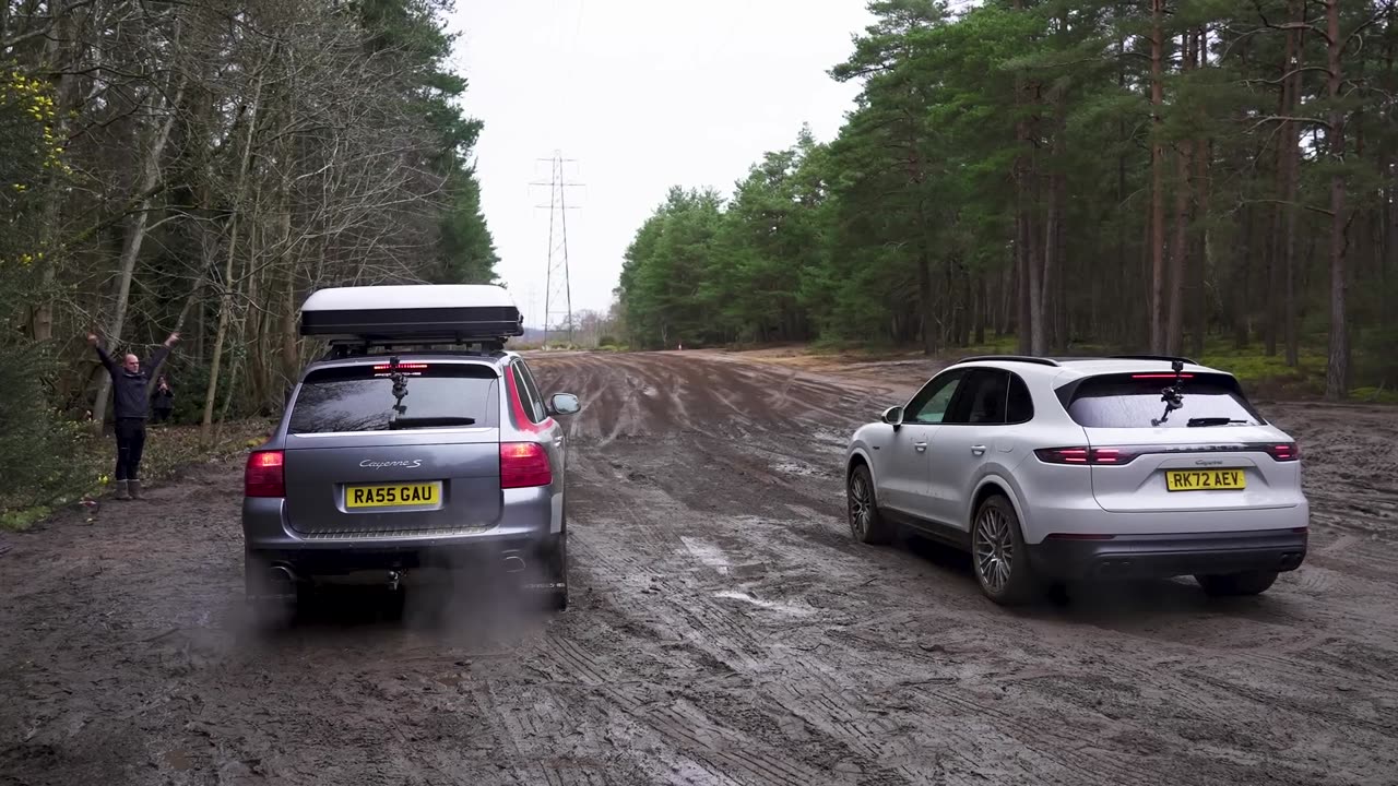 Porsche 911 Dakar v Taycan v 911 GTS v Macan v Cayenne: OFF-ROAD DRAG RACE