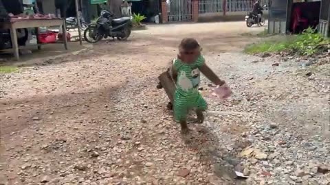 Super smart! CUTIS takes care of dad in the most surprising special way