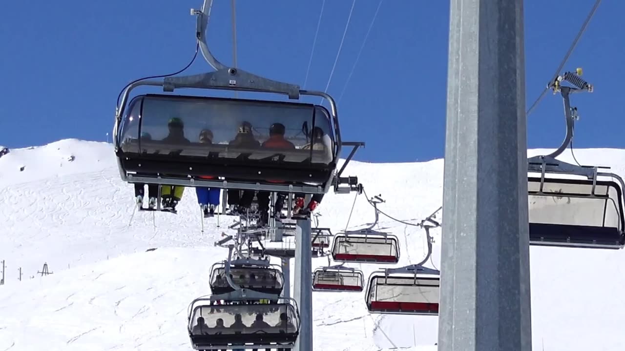 CABLE CAR AND SNOW