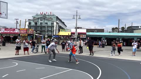 Bugs Bunny 1v1 Basketball at Venice Beach Space Jam IRLp2