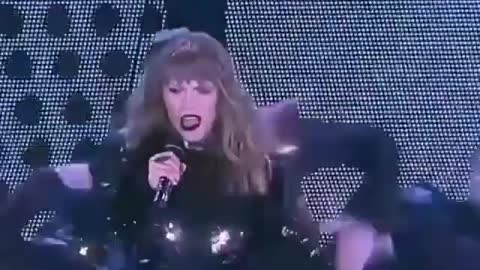 TAYLOR SWIFT | The Scyscraper Legs