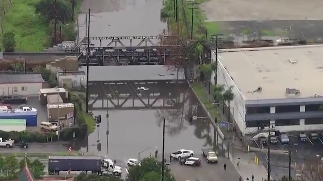 🚨BREAKING: Flash Flood Traps Cars in Long Beach, CA!